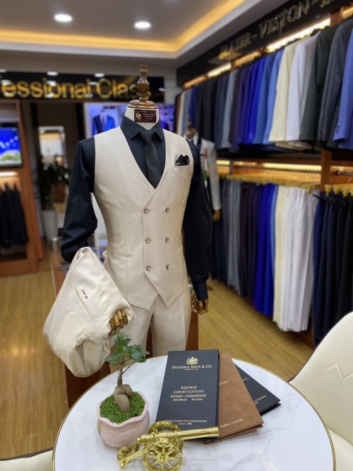 Các Kiểu Áo Ghi Lê Nam Và Cách Kết Hợp Với Vest Lịch Lãm